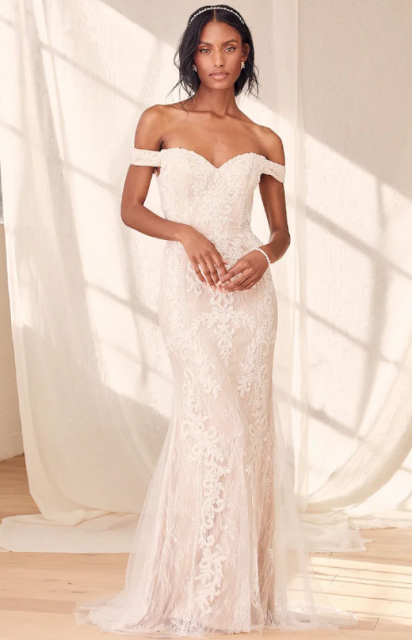 Gaun dengan detail penuh manik-manik